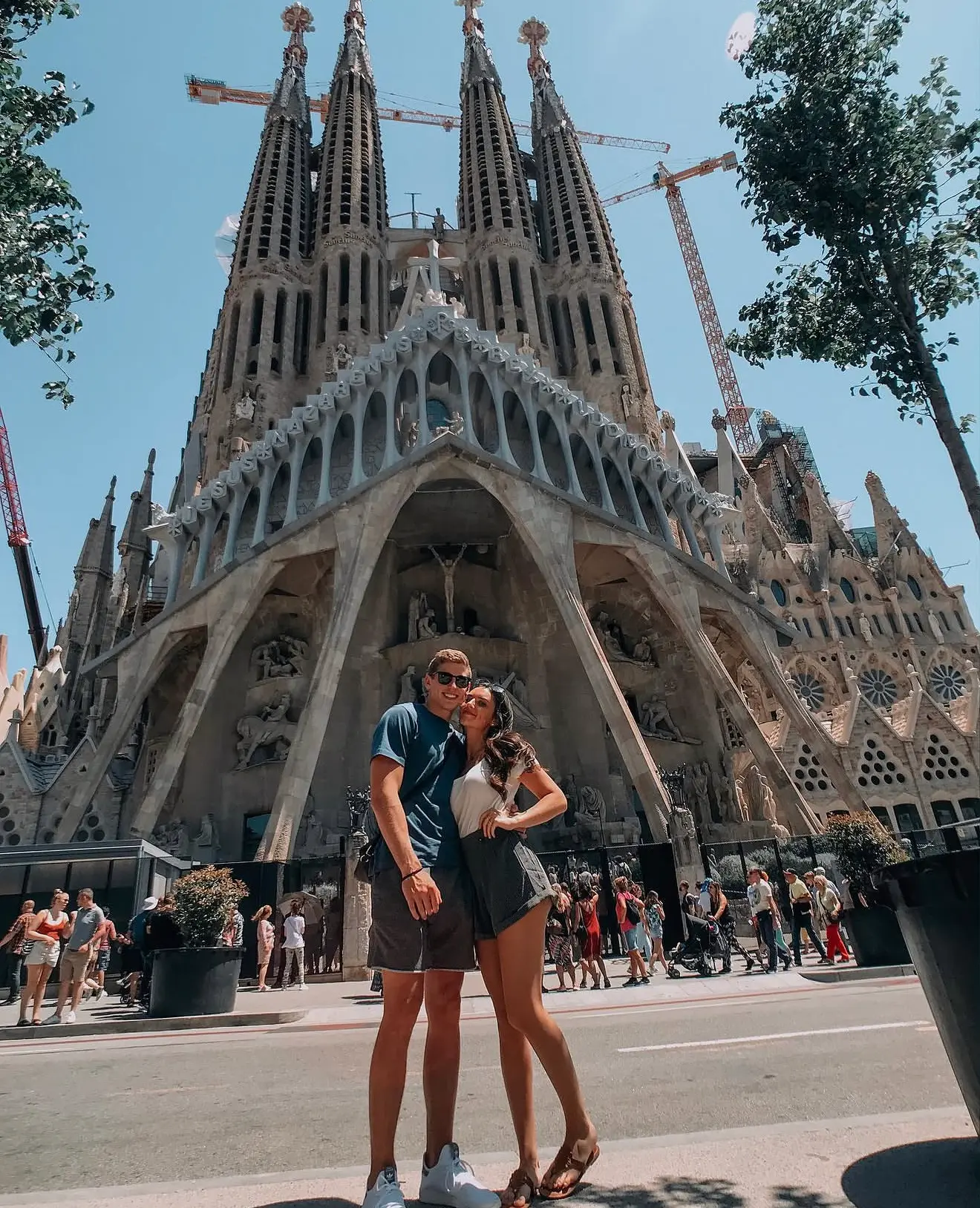 Couple in front of the Sagrada Familia in Barcelona
